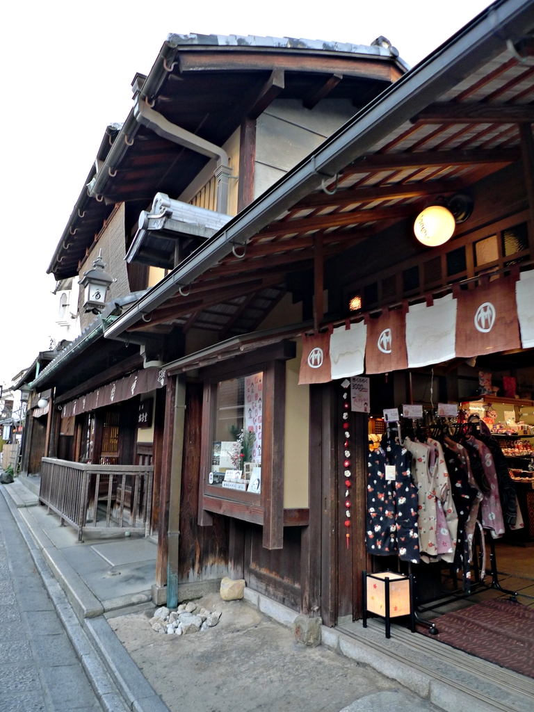 【日本京都】沿著三年坂二年坂,一路逛到只园!