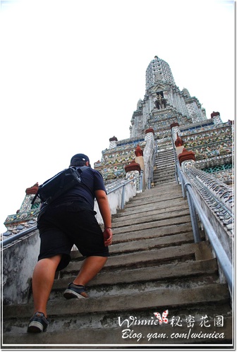 曼谷自由行趴兔】Wat Arun鄭王廟(黎明寺)＊讓人腿軟的通往天堂之路(階梯) - 輕旅行2023