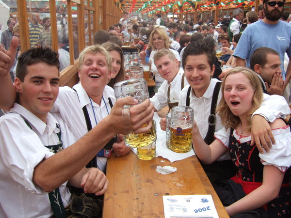 【最難忘的飲酒回憶】一年一度的慕尼黑國際啤酒節即將到來!,帳篷,重機,部落,遊樂園-1