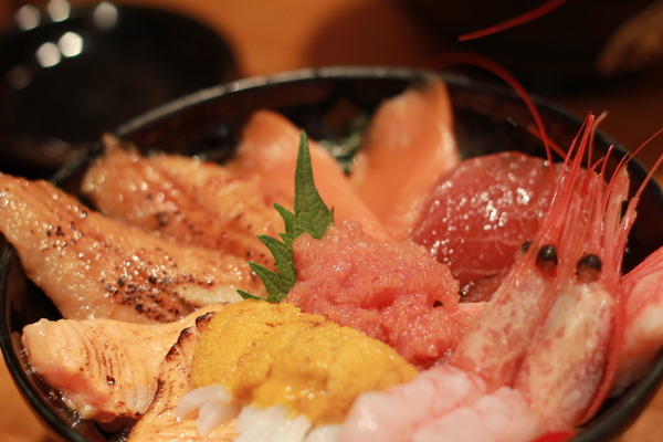 東京美食 景點 若狹家 平價海鮮丼專賣 東京都廳夜景 無料 輕旅行
