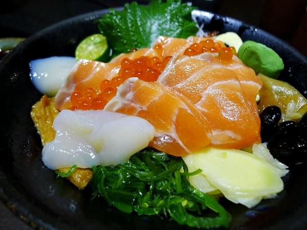 丼屋食堂:【台中】丼屋食堂.中友百貨超實惠生魚片丼飯.桑尼瘦不了