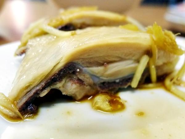 王義雞肉飯(文信店)：【高雄】王義雞肉飯．高雄雞肉飯之最．桑尼瘦不了