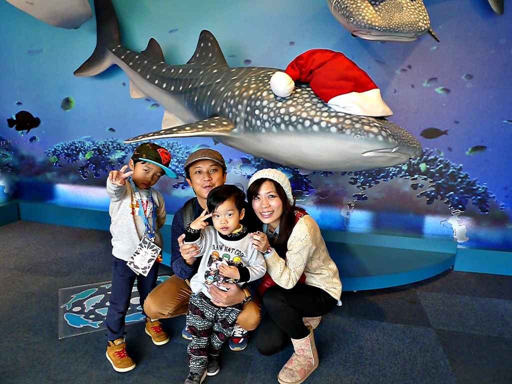 日本大阪 海遊館 世界上最大等級的水族館 很適合帶幼兒去唷 輕旅行