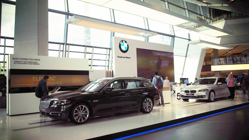 14 春德國 瑞士10 日浪漫藝術之旅 第7天德國 Bmw 世界bmw Welt 之新車展示中心 頂級四輪區 輕旅行