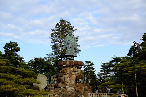 金澤 兼六園的櫻花與雪吊 輕旅行