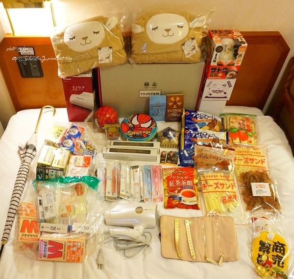 【2014大阪過聖誕】有挑夫隨行沒在怕！差點超重的伴手禮戰利品分享,大阪,自由行,日本,購物,藥妝,零食-1