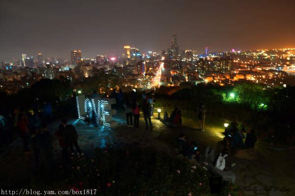 高雄 鼓山 璀璨夜景 Love傳聲筒 壽山忠烈祠love情人觀景台 輕旅行