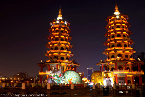 高雄 左營 夜拍蓮池潭 龍虎塔 輕旅行