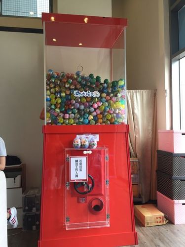 台北市 內湖 令人驚嘆的巨大扭蛋機 大晴天親子餐廳 輕旅行