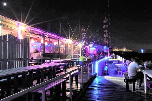 桃園龍潭 天上天景觀美食餐廳 Love藝術裝置 一邊看景致一邊吃美食 乳姑山看夜景好去處 輕旅行