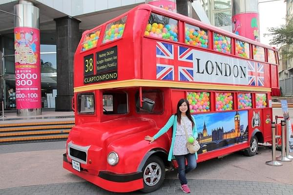 扭蛋機巴士(台南)：【台南市景點】英國倫敦雙層扭蛋巴士~IG美拍及玩咖必訪，倫敦機票單人來回機票一張當然要拚一下