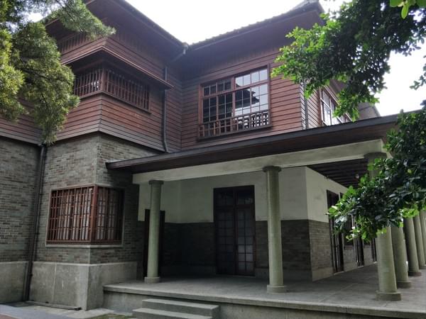 台南 愛國婦人會館 以日式的木造房作為背景 文創商品趣味充滿在地藝文特色 輕旅行